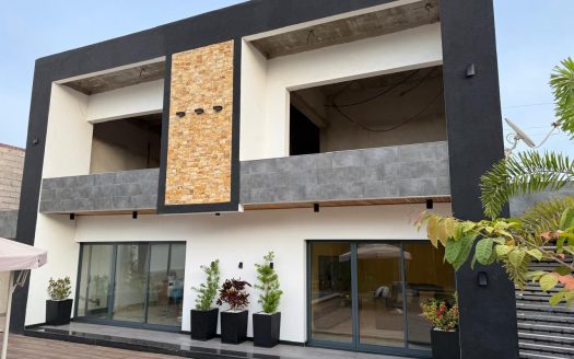 Vivenda V6 com Piscina no Patriota, Luanda | Condomínio com Segurança 24h | Grande Potencial