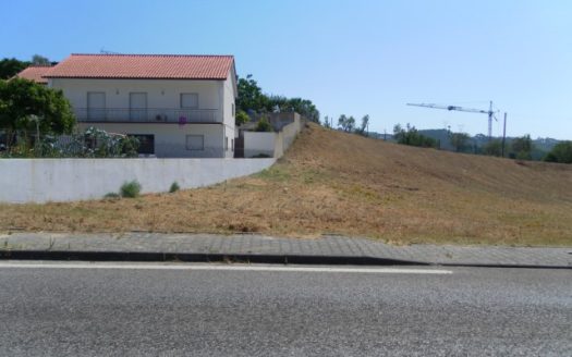 Terreno para Construção com 3.000 m² em Leiria | Viabilidade para 3 Moradias Geminadas