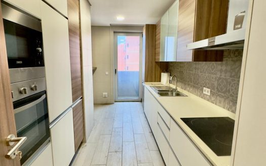 Apartamento T3 nas Torres da Cidadela, Vila Alice | 186 m² | Varanda | Luanda