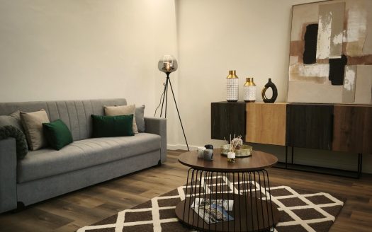 Apartamento T3 Totalmente Remodelado em Benfica | Varanda | Home Staging Incluído | 3 WCs