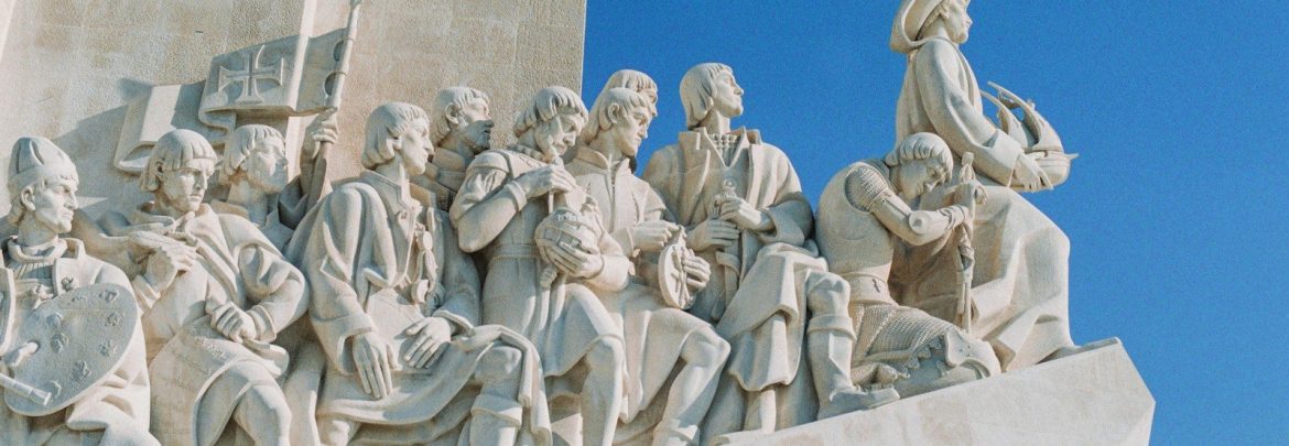 people statues under blue sky during daytime