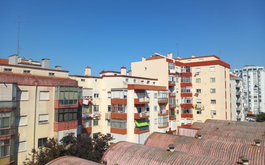 Apartamento Reboleira – 235.000 euros – Morada – Rua Jose Gomes Ferreira n 9 – CE D