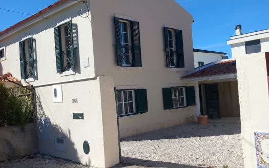 Moradia T4 para Renovar em Bicesse, Cascais | Terreno de 1.262 m² e 364 m² de Construção